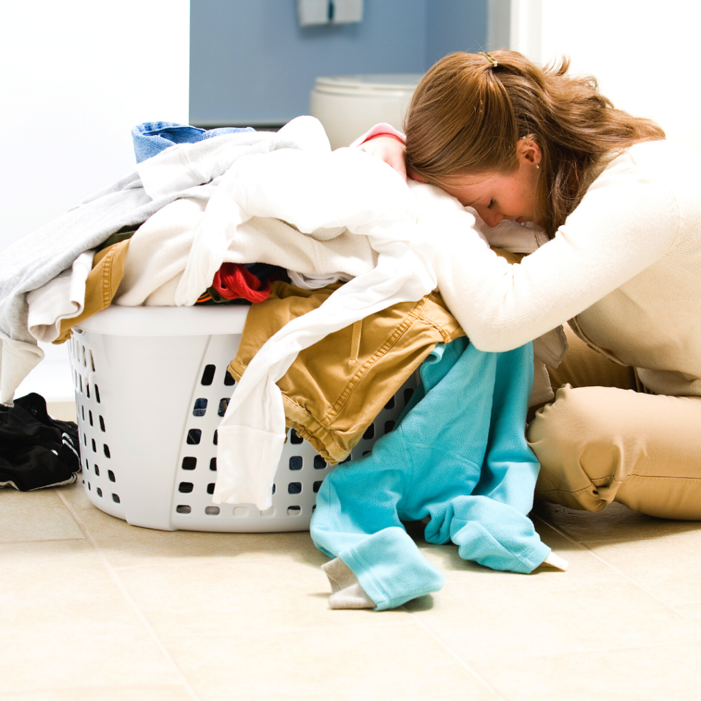 overwhelmed mom needs a weekly cleaning schedule that she loves